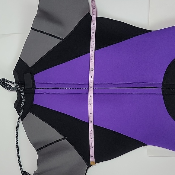 Dolphin Womens Shorty Wetsuit/ 12. - Picture 6 of 9